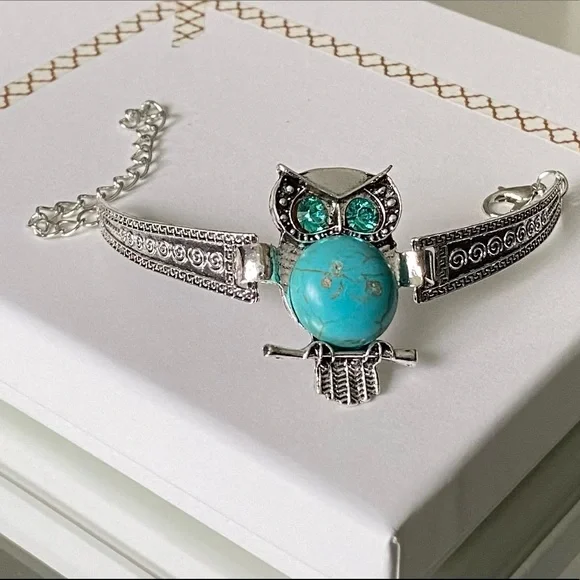 Bohemian Vintage Style Turquoise Delicate Carving Bracelet
womens fashion - Picture 6 of 6